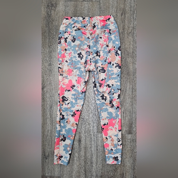 The North Face Kids "On Mountaun" Multicolor Floral Leggings-Size 6 - Picture 6 of 6